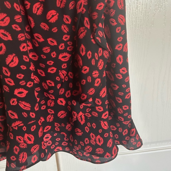 Socialite lip print faux wrap puff sleeve ruffle mini dress size small - Picture 6 of 8